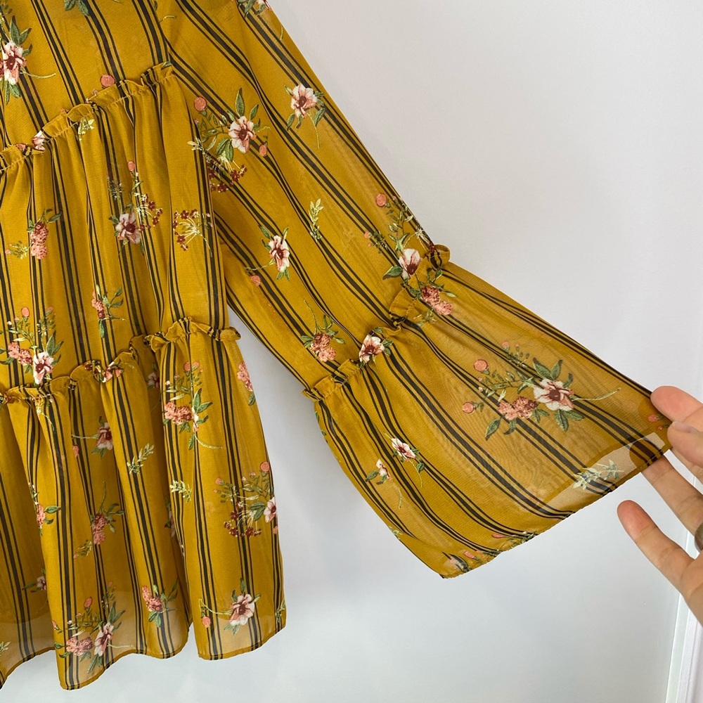 Forever 21 Floral Bell Sleeve Peasant Blouse - Picture 2 of 5